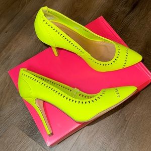 Neon Heels 💛💚